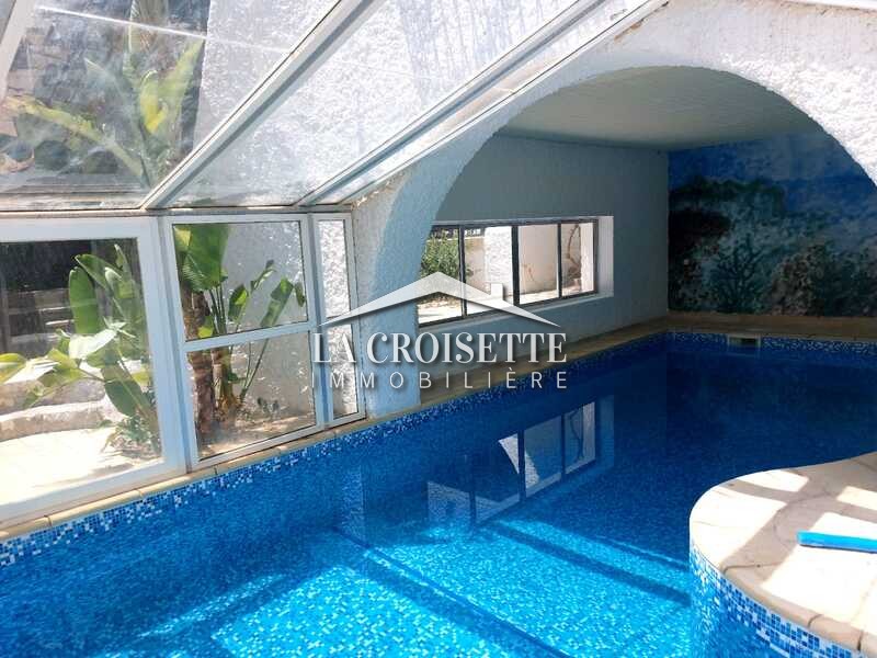 Villa S+5 avec piscine à Gammarth